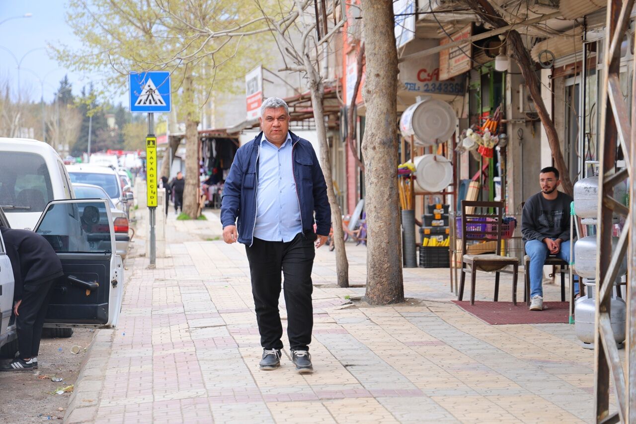 Kahramanmaraşlı Adamın 3 Renkli Gözleri Görenleri Şaşırtıyor (1)