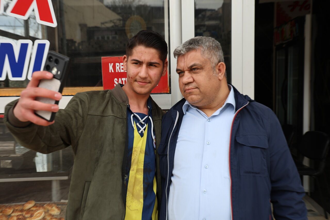 Kahramanmaraşlı Adamın 3 Renkli Gözleri Görenleri Şaşırtıyor (2)