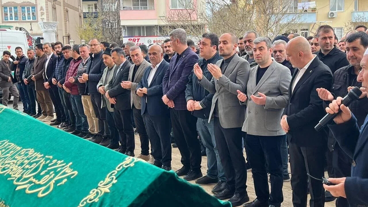 Kahramanmaraş'ta 19 yaşındaki genç son yolculuğuna uğurladı