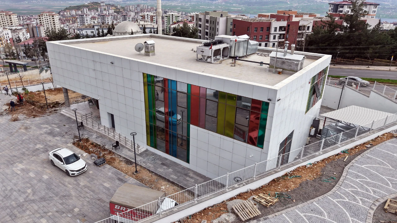 Kahramanmaraş’ta 60 Milyonluk Çocuk Sanat Merkezi Açılışa Hazırlanıyor (11)