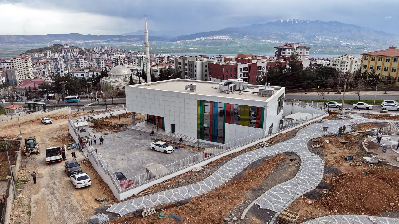 Kahramanmaraş’ta 60 Milyonluk Çocuk Sanat Merkezi Açılışa Hazırlanıyor (12)