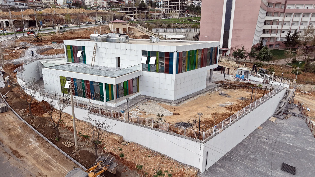 Kahramanmaraş’ta 60 Milyonluk Çocuk Sanat Merkezi Açılışa Hazırlanıyor (13)