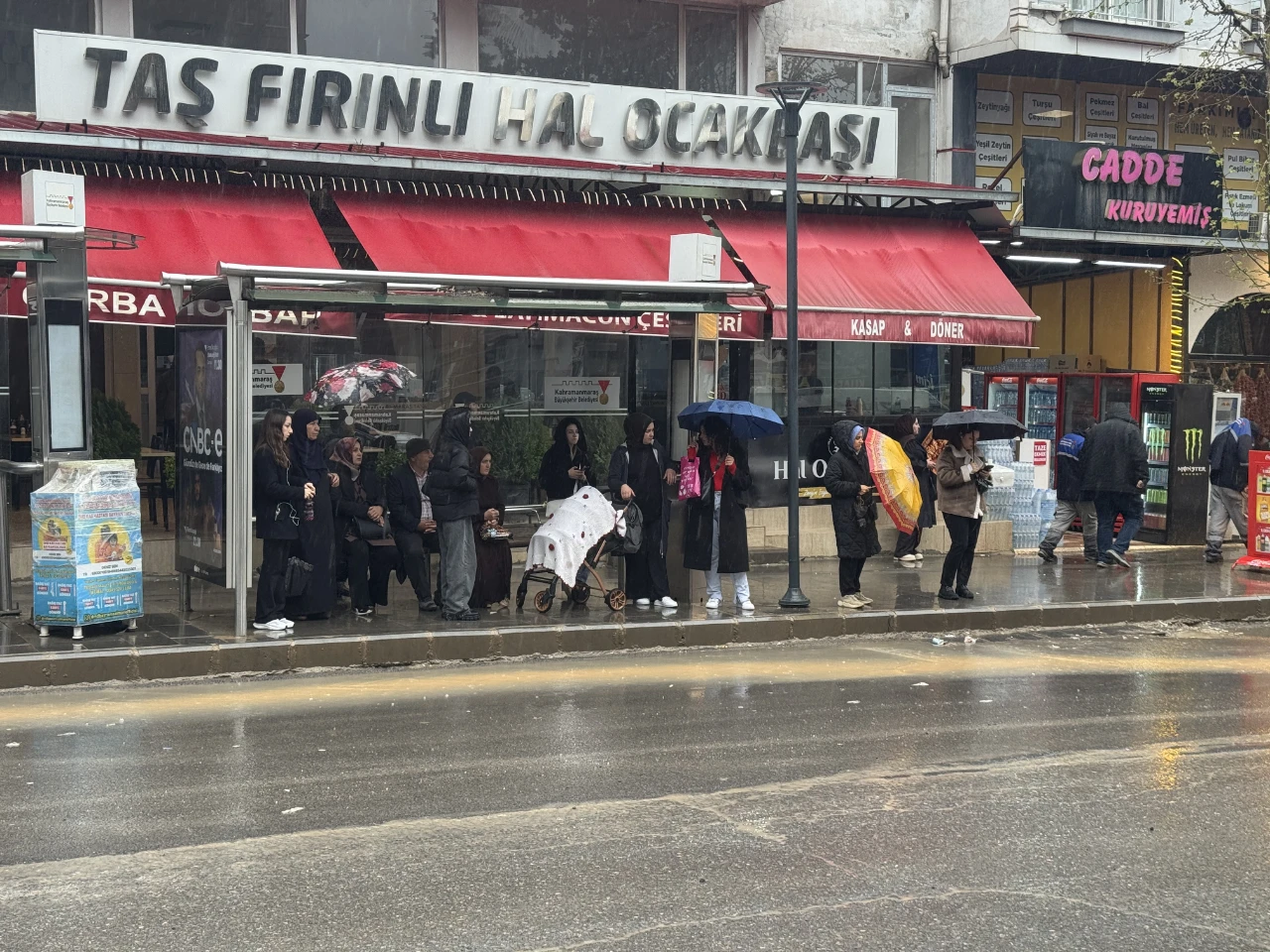 Kahramanmaraş’ta Aniden Bastırdı! Sağanak Sonrası Cadde Ve Sokaklar Göle Döndü (3)
