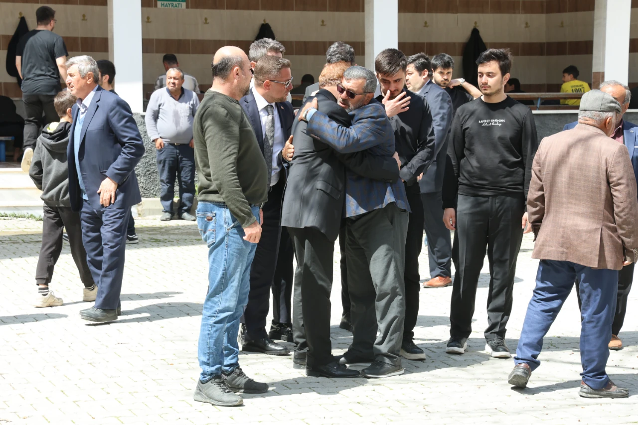 Kahramanmaraş'ta Ayla Öğretmenin Eşi Cenazede Fenalaştı! (5)