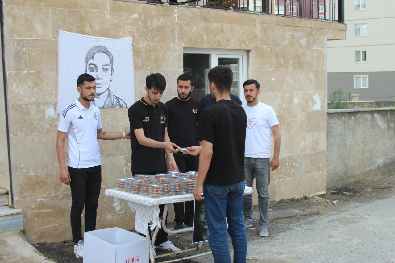 Kahramanmaraş'ta Bayram Futbolcu Olma Hayaliyle Toprağa Verildi! (8)