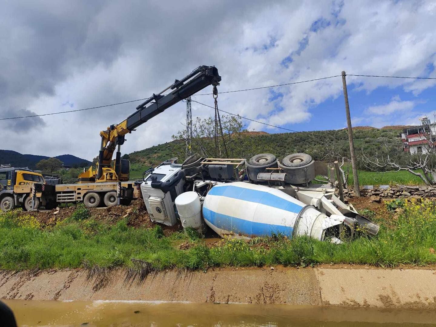 Kahramanmaraş'ta beton mikseri devrildi: 1 yaralı