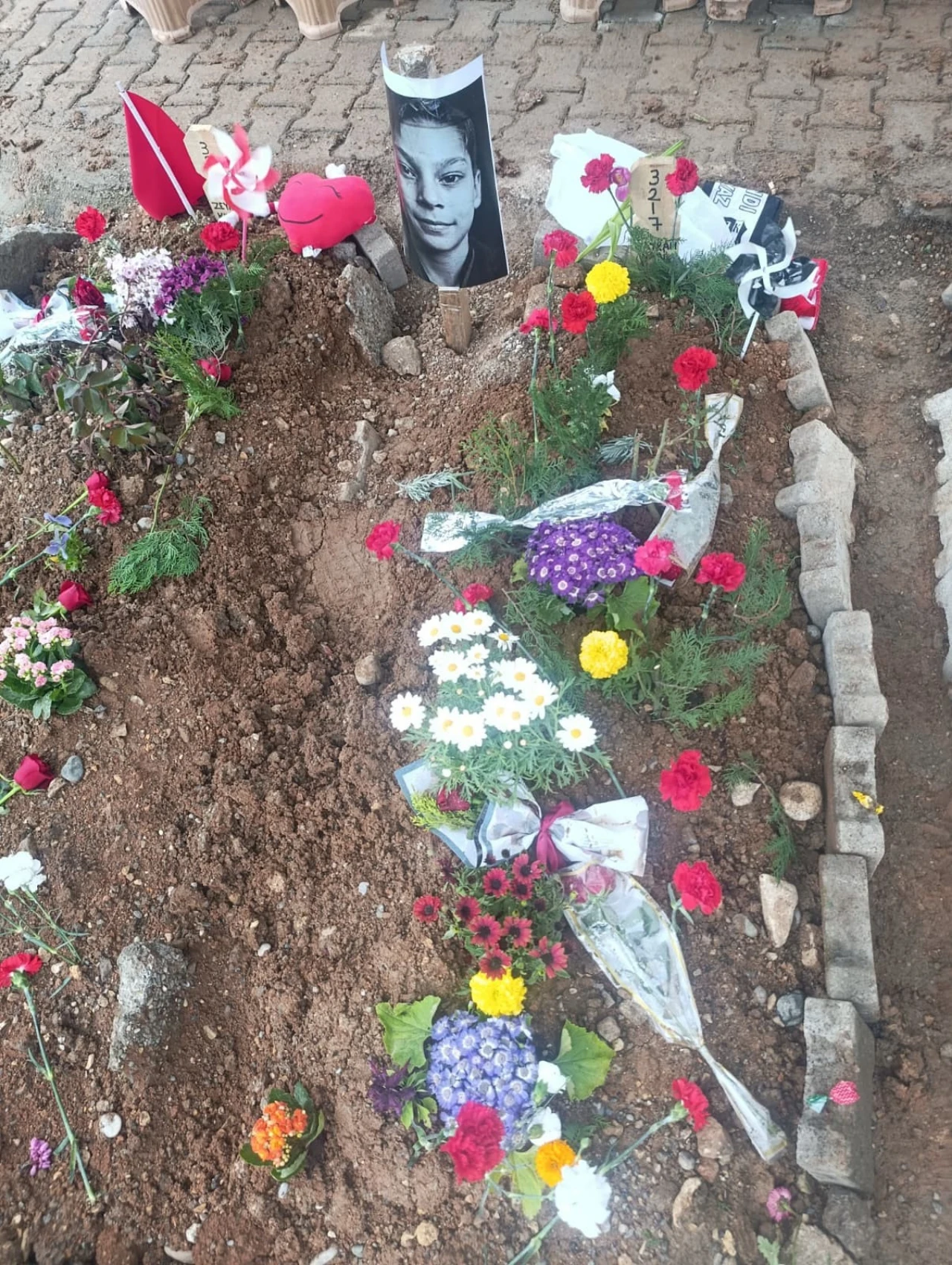 Kahramanmaraş'ta Dört Çocuk Yan Yana Defnedildi Feryatlar Yükseldi (4)