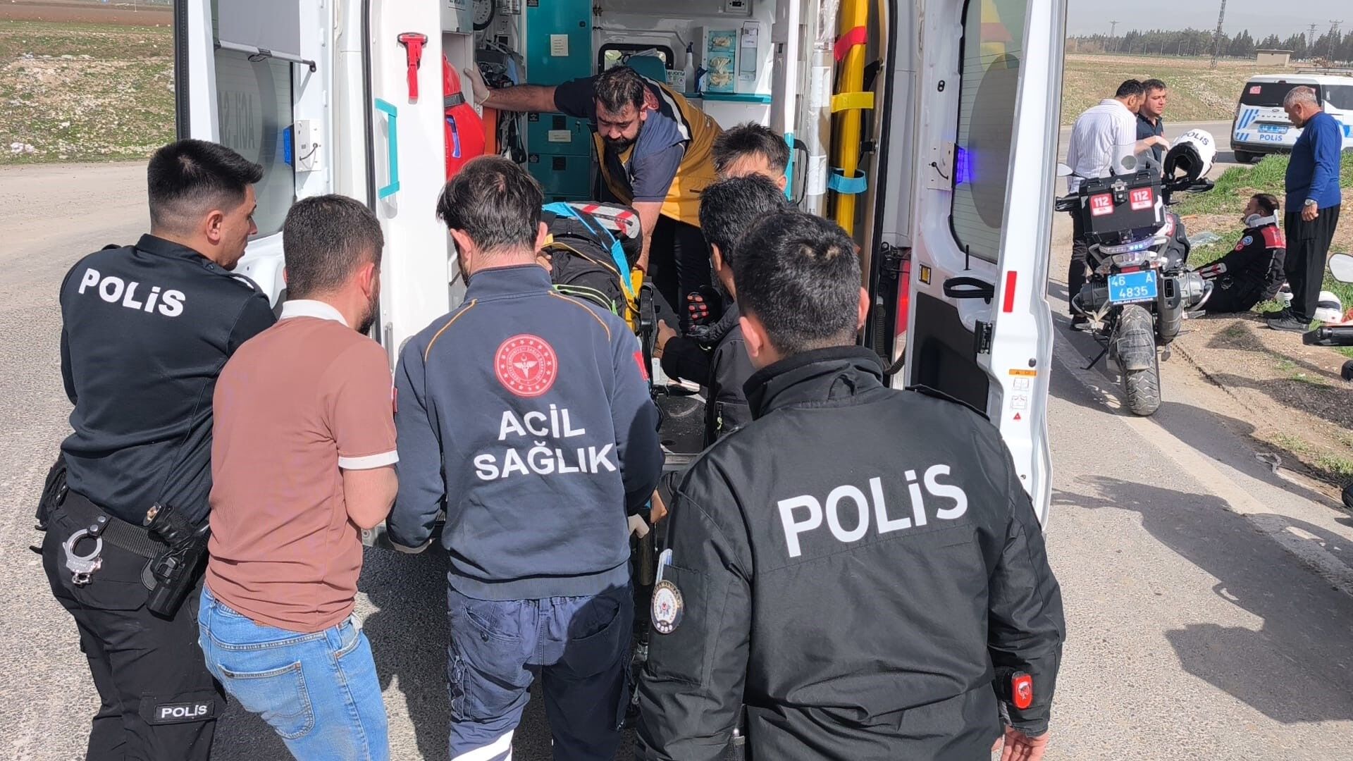 Kahramanmaraş'ta Ehliyetsiz Sürücü Polislere Çarptı 2 Polis Yaralı (2)