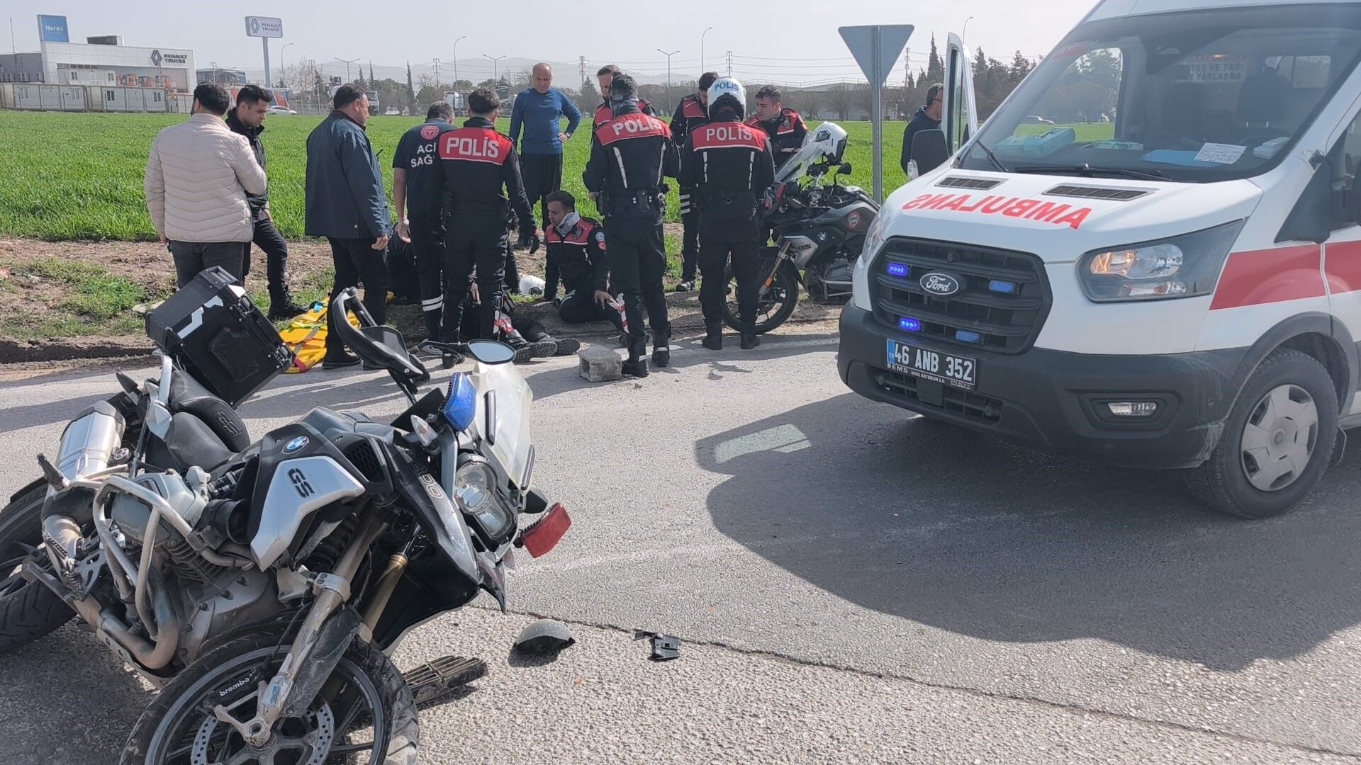 Kahramanmaraş'ta ehliyetsiz sürücü polislere çarptı: 2 polis yaralı