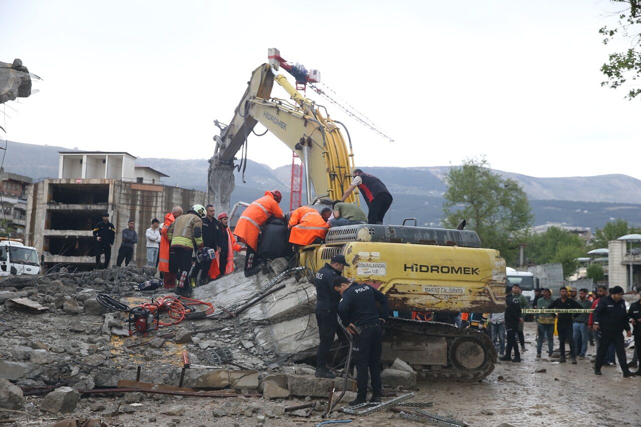 Kahramanmaraş’ta Enkaz Altında Kalan Operatörün Kimliği Belli (1)