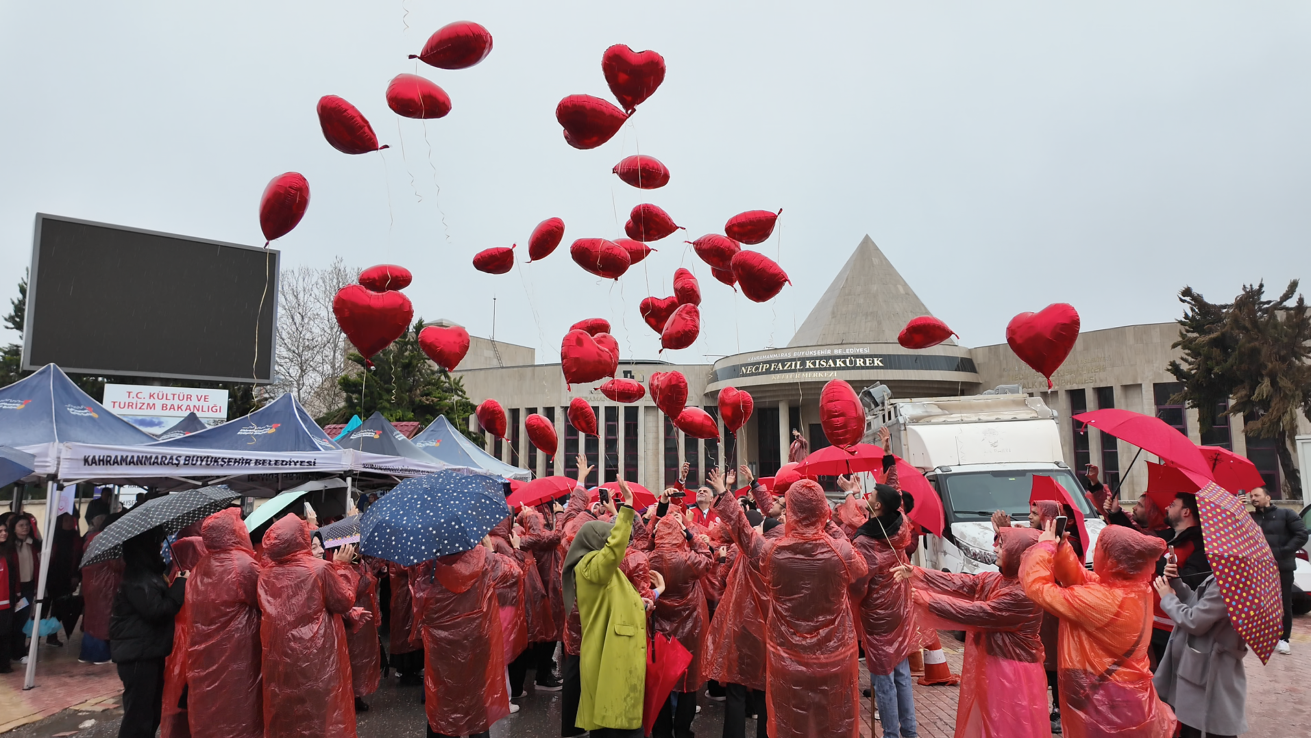 Kahramanmaraş’ta Farkındalık İçin Gökyüzüne Onlarca Balon Uçuruldu (1)-1