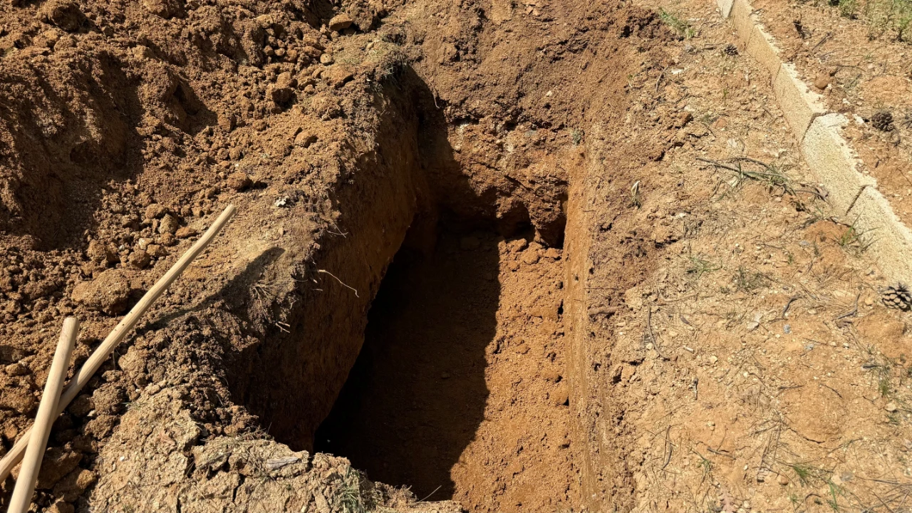 Kahramanmaraş'ta Öğrencilerine Siper Olan Ayla Öğretmen Için Mezar Yeri Hazırlandı (5)