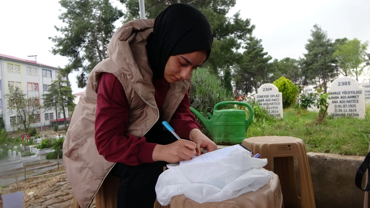 Kahramanmaraş'ta Okul Saldırısında Ölen Çocukların Mezar Başındaki Yazılan Notlar Tüm Şehri Ağlattı (1)