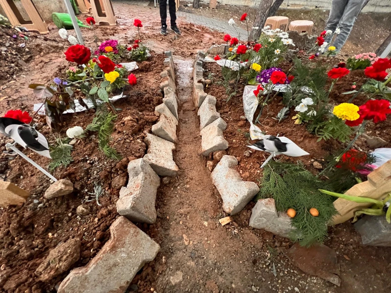 Kahramanmaraş'ta Okul Saldırısında Ölen Çocukların Mezar Başındaki Yazılan Notlar Tüm Şehri Ağlattı (4)