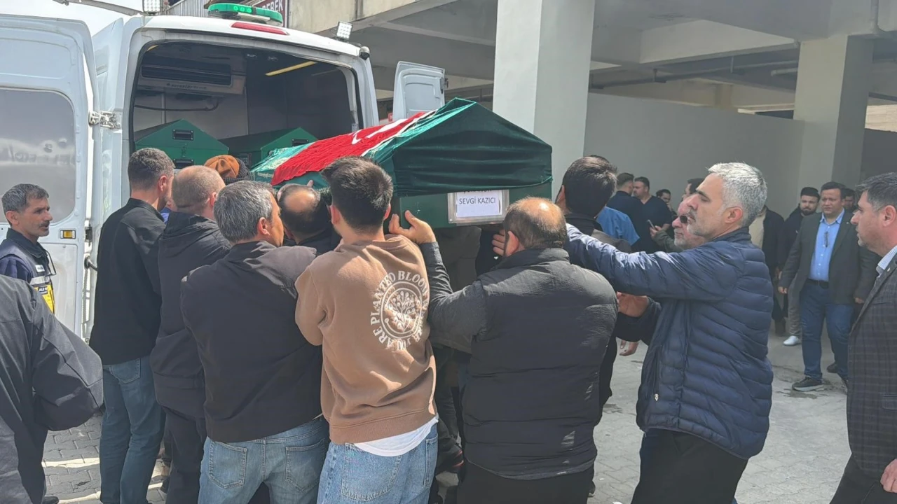 Kahramanmaraş'ta Okul Saldırısında Ölenlerin Cenazeleri Teslim Edildi! (4)