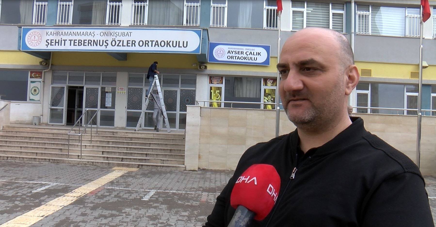 Kahramanmaraş’ta Okul Saldırısında Silah Seslerini Duyan Öğrenciler Sıraları Siper Yapmış (2)