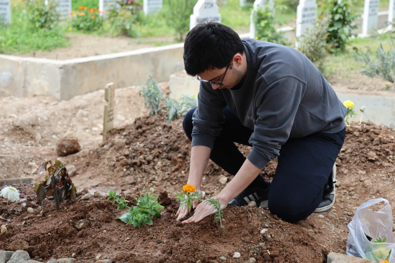 Kahramanmaraş'ta Ölen Çocukların Mezarına Notlar Yağdı! (13)