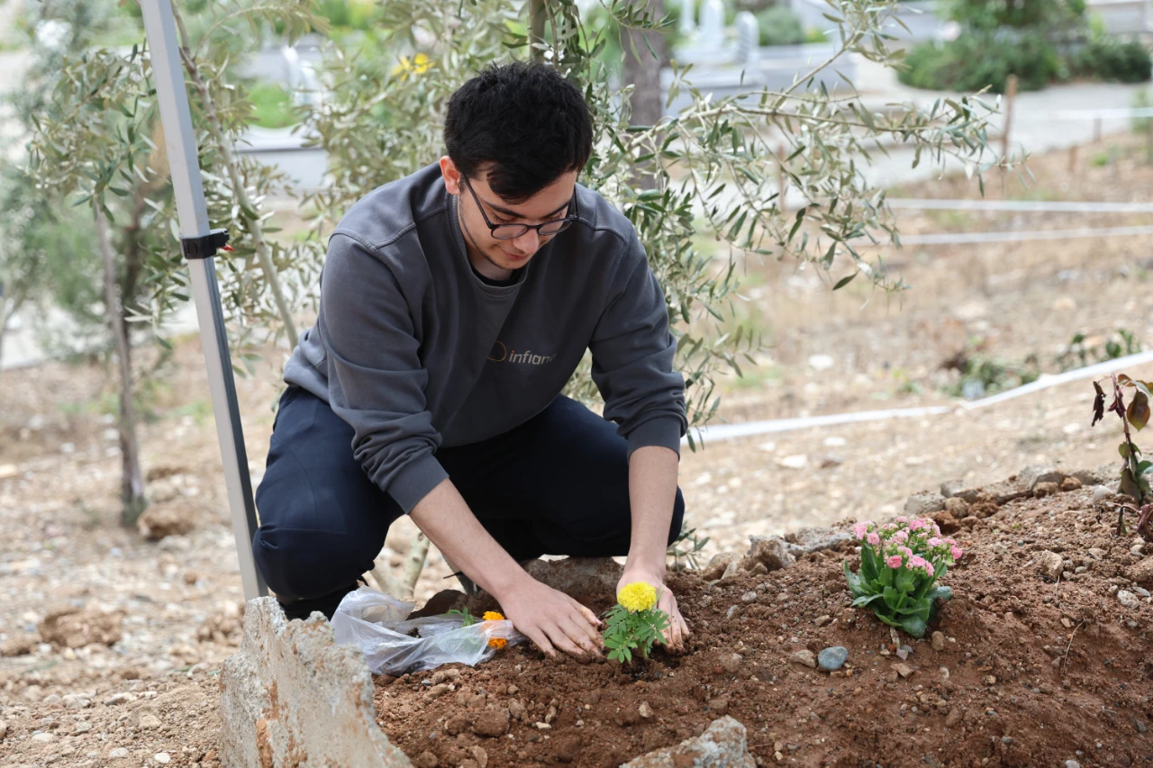 Kahramanmaraş'ta Ölen Çocukların Mezarına Notlar Yağdı! (14)
