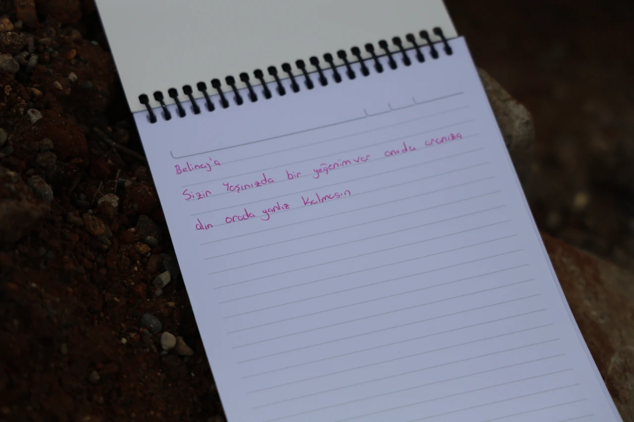 Kahramanmaraş'ta Ölen Çocukların Mezarına Notlar Yağdı! (2)