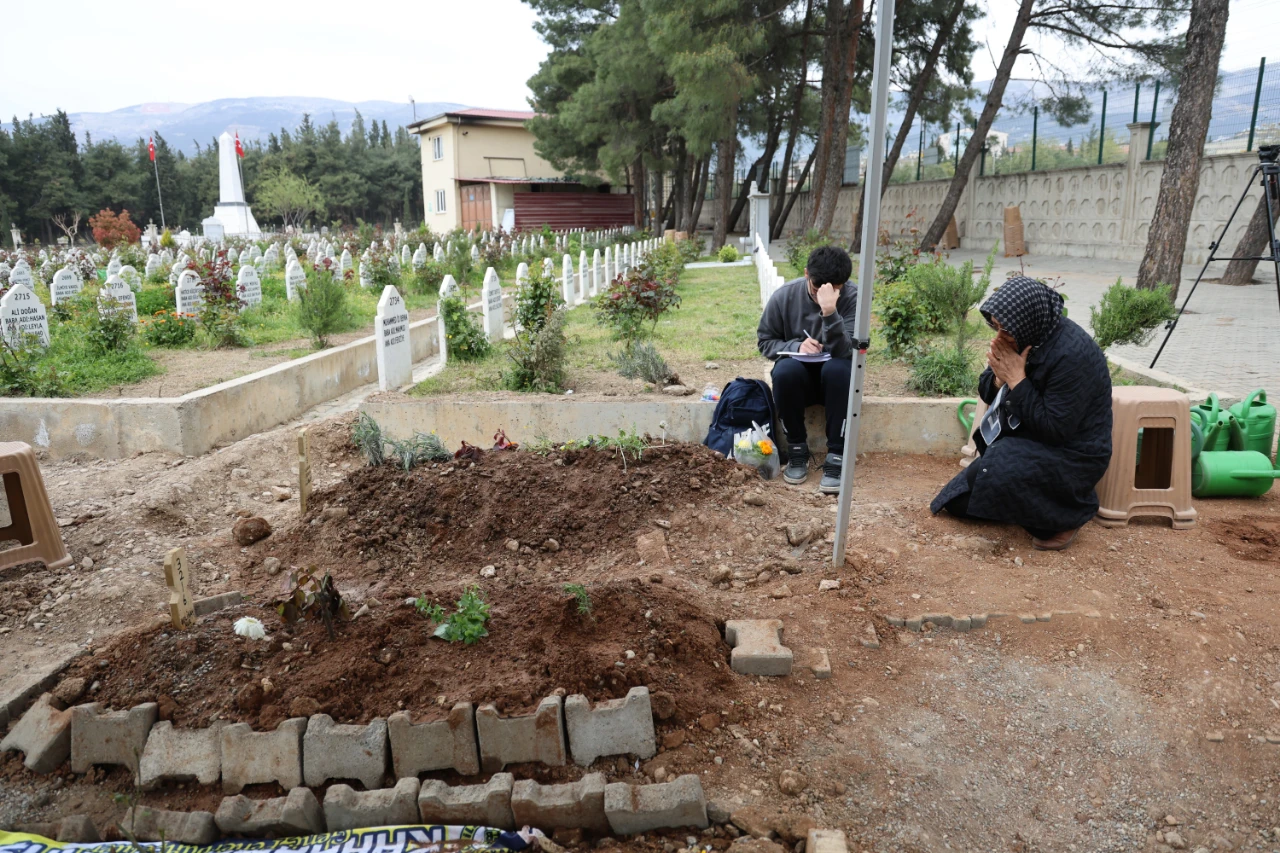 Kahramanmaraş'ta Ölen Çocukların Mezarına Notlar Yağdı! (5)