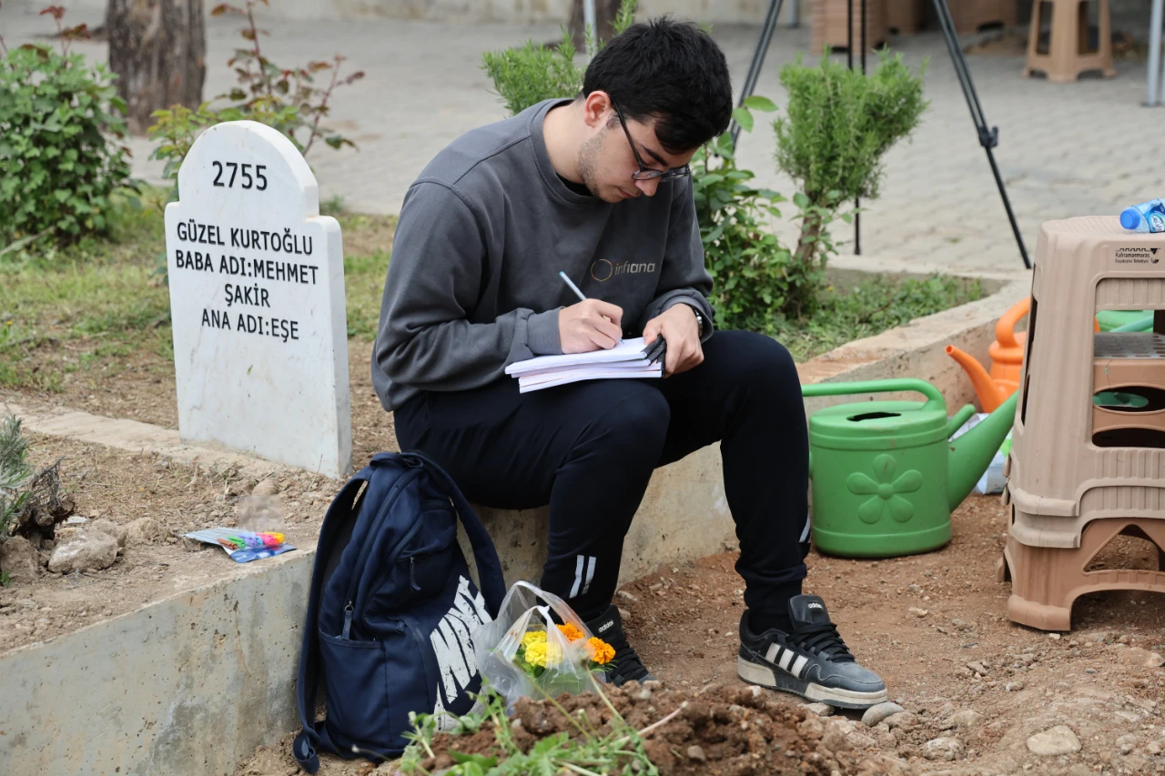 Kahramanmaraş'ta Ölen Çocukların Mezarına Notlar Yağdı! (6)
