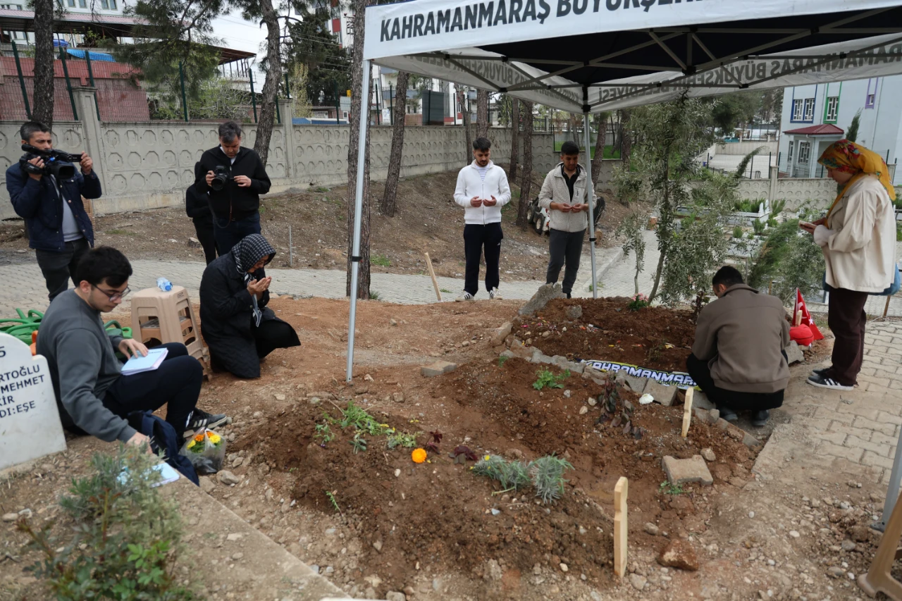 Kahramanmaraş'ta Ölen Çocukların Mezarına Notlar Yağdı! (8)