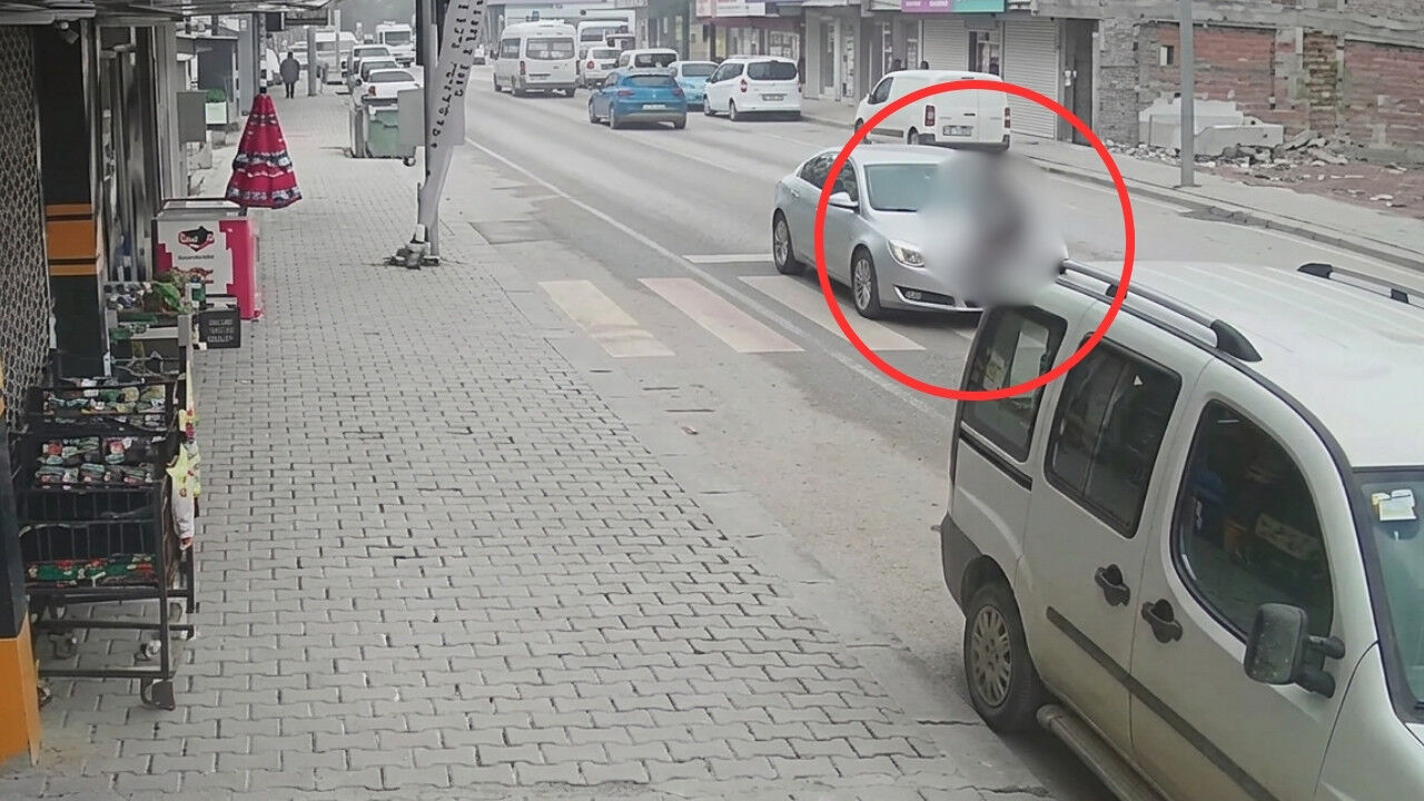 Kahramanmaraş'ta otomobil kadına çarptı! O anlar kamerada