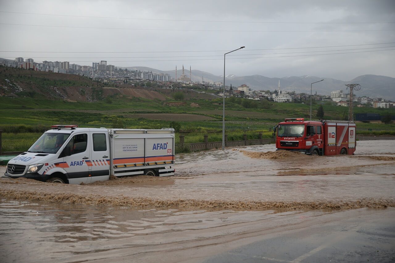 Kahramanmaraş’ta Sağanak Felaketi Tünel Kapandı, Araçlar Mahsur! (7)