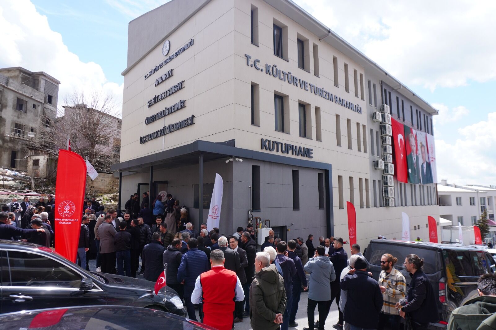 Kahramanmaraş’ta Şehit Ömer Halisdemir Kütüphanesi Açıldı (1)