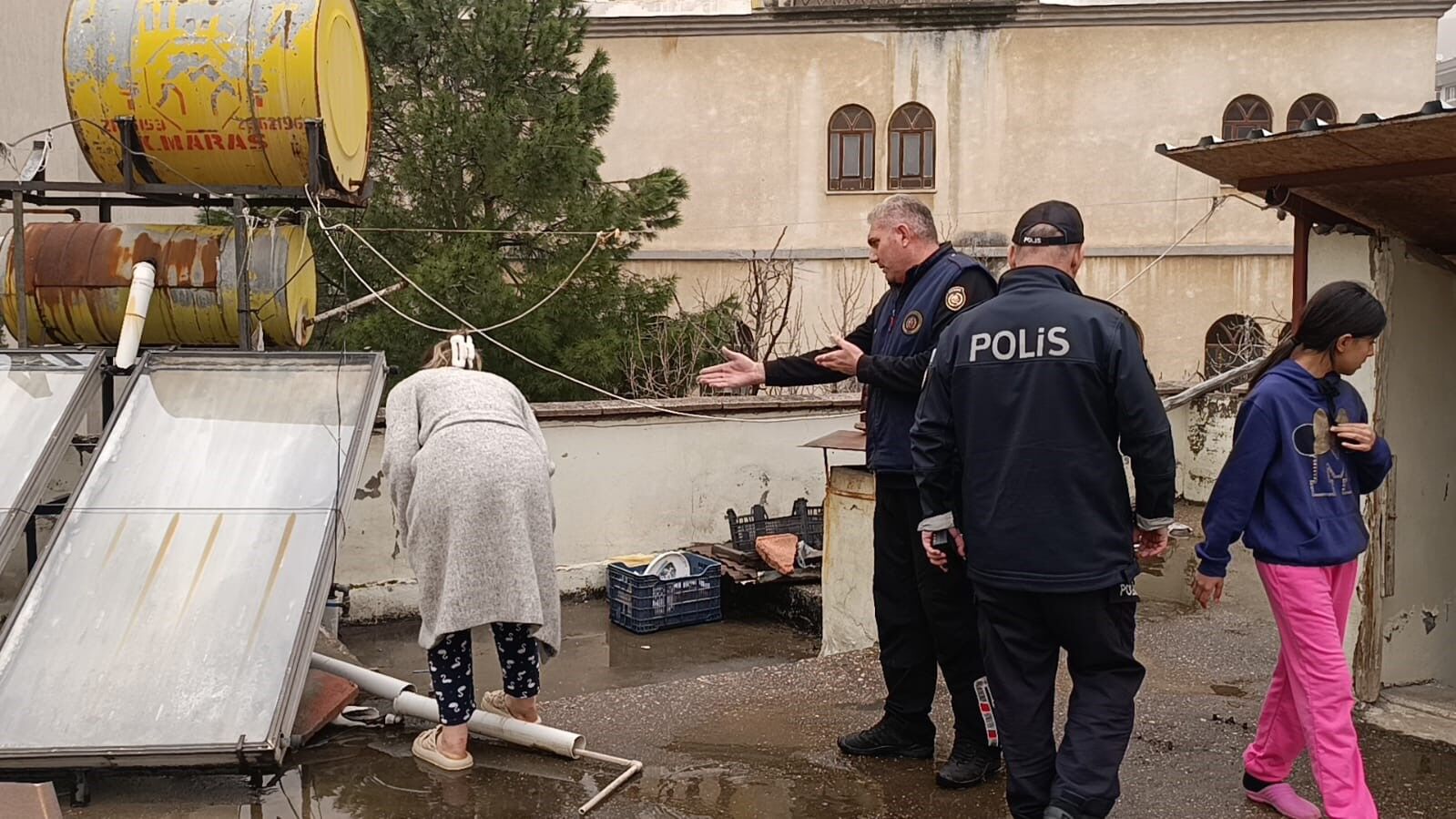 Kahramanmaraş’ta Üşüyen Ve Aç Kalan Hamile Kedi Ekipler Tarafından Kurtarıldı (3)