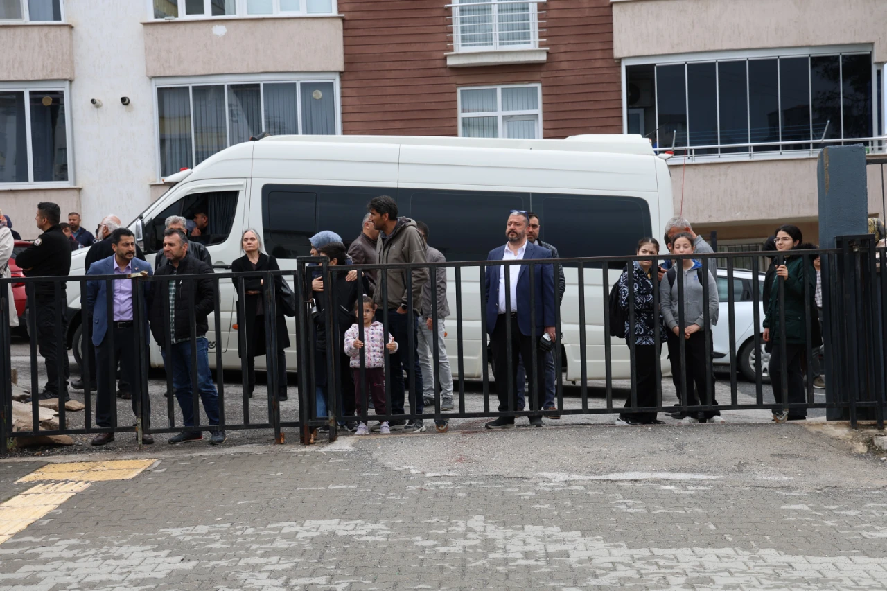 Kahramanmaraş'ta Veliler Çocuklarını Öperek Yeni Okullarına Yolcu Etti (6)