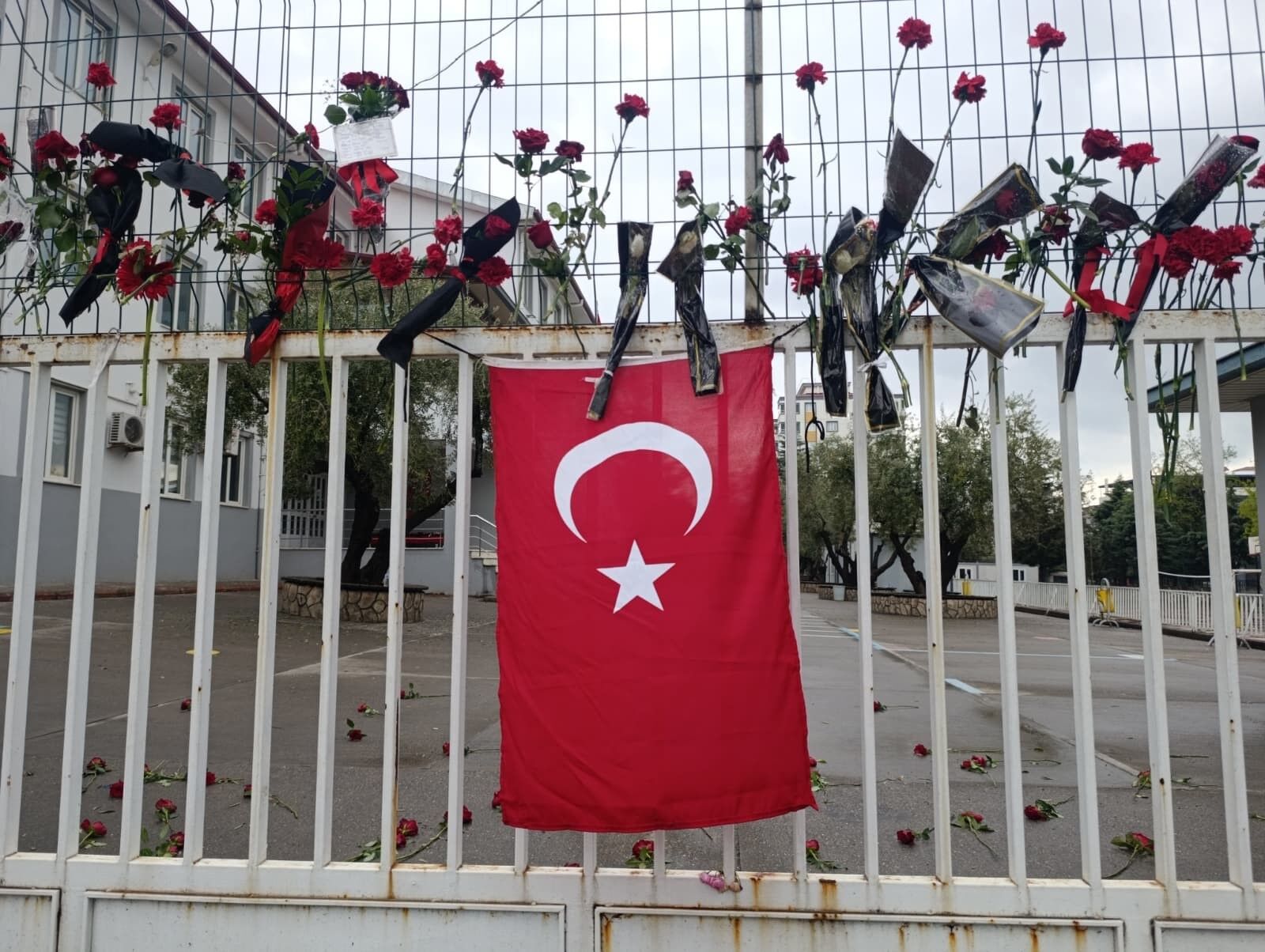 Kahramanmaraş’taki Okul Saldırısında Hayatını Kaybeden Ayla Kara İçin Okulda Dua Edildi (4)