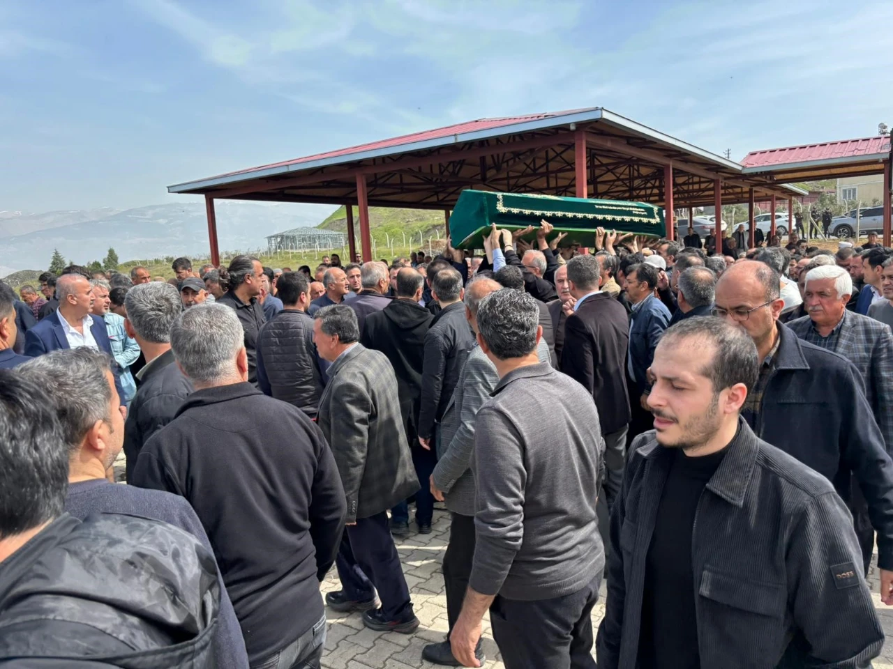 Kahramanmaraş'taki Okul Saldırısında Ölen 11 Yaşındaki Yusuf Tarık Gül Gözyaşlarıyla Uğurlandı (6)