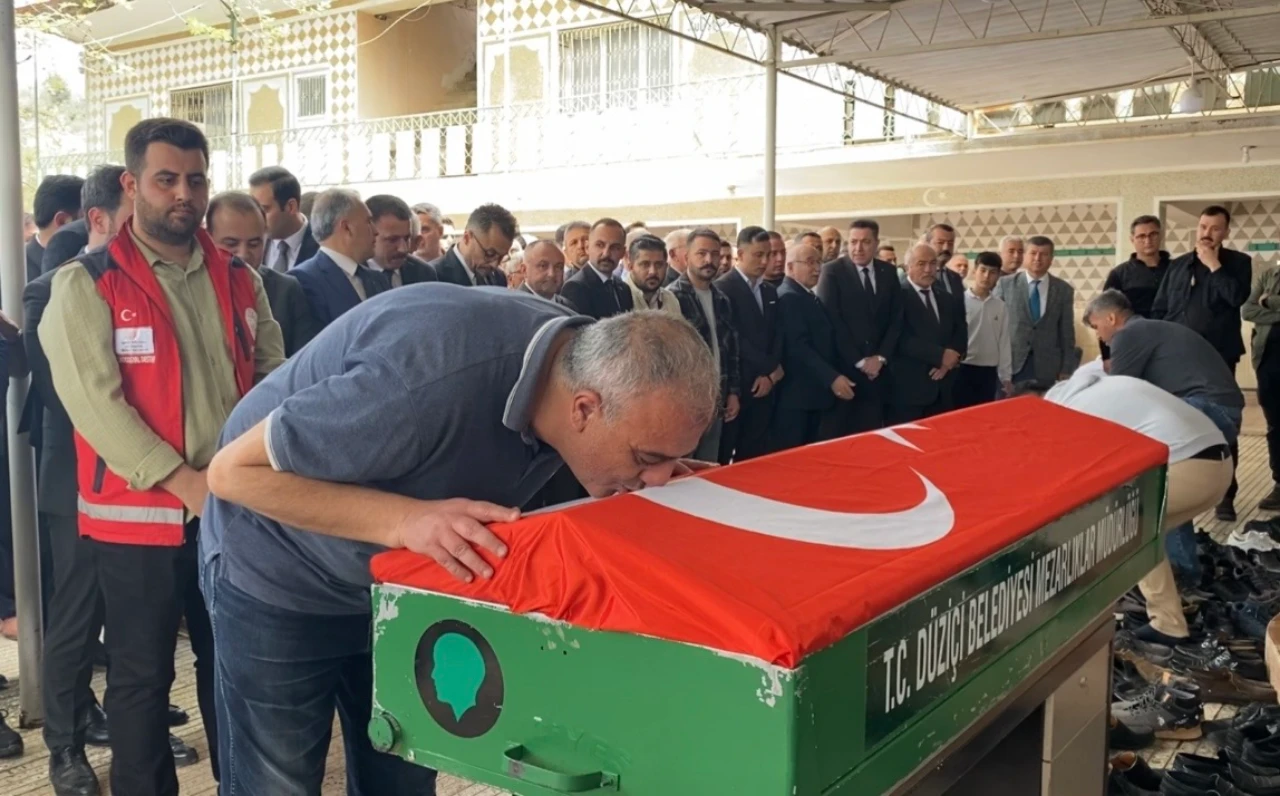 Kahramanmaraş’taki Saldırıda Hayatını Kaybeden Öğrenci Osmaniye’de Toprağa Verildi (1)