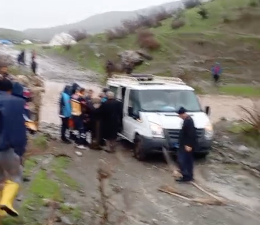 Kalp Krizi Geçiren Kadın, Selin Kapattığı Yolda Mahsur Kaldığı Araçta Öldü (1)