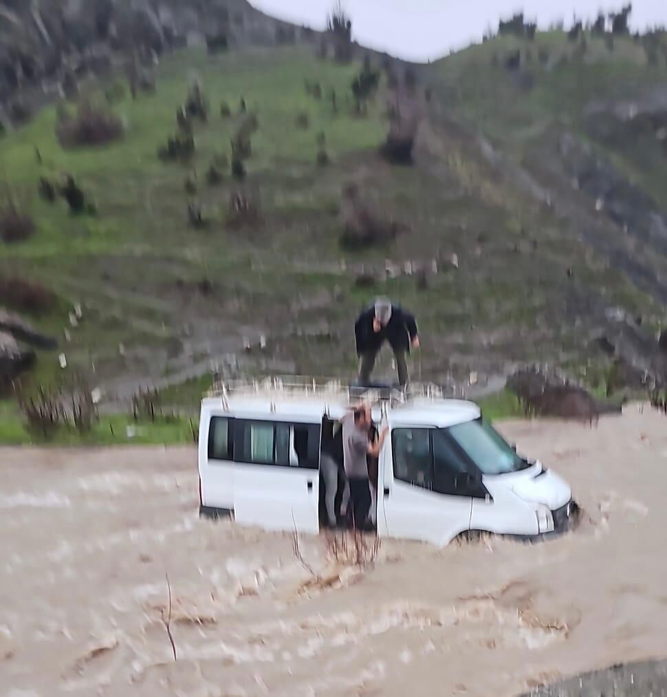 Kalp Krizi Geçiren Kadın, Selin Kapattığı Yolda Mahsur Kaldığı Araçta Öldü (4)