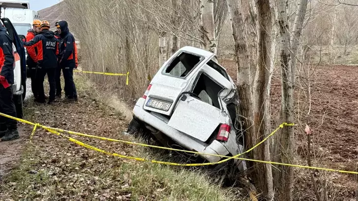 Kanser Hastası Babasını Hastaneye Götürürken Kaza Yaptı 3 Ölü
