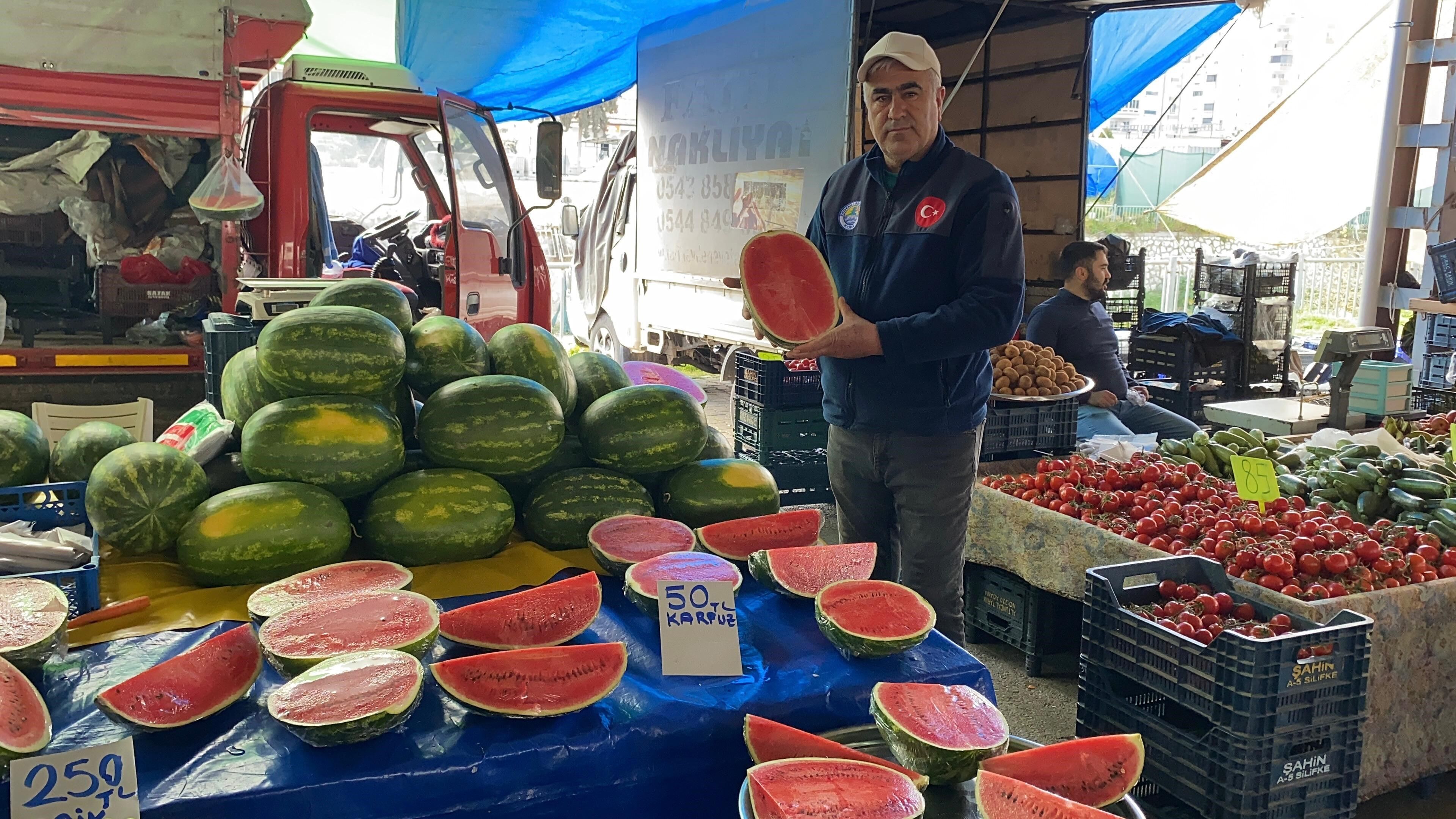 Karpuz Tezgahta Ama Dilimle! Fiyatı Gören Şaşkınlığını Gizleyemedi (1)