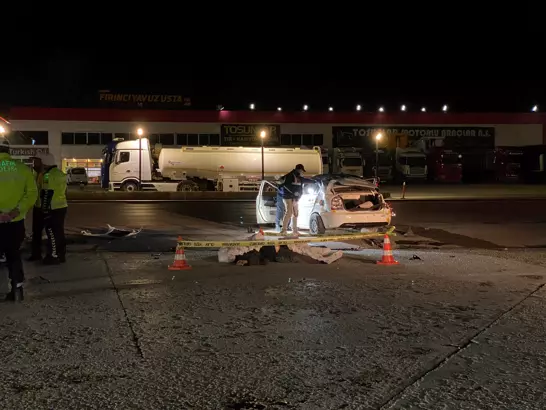 Kontrolden Çıkıp, Takla Atan Otomobilin Çarptığı Tir Sürücüsü Öldü