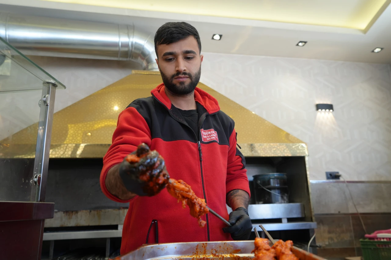 Lgs Fenomeni Yunus Emre Orhan Kebap Ustası Oldu (1)-1