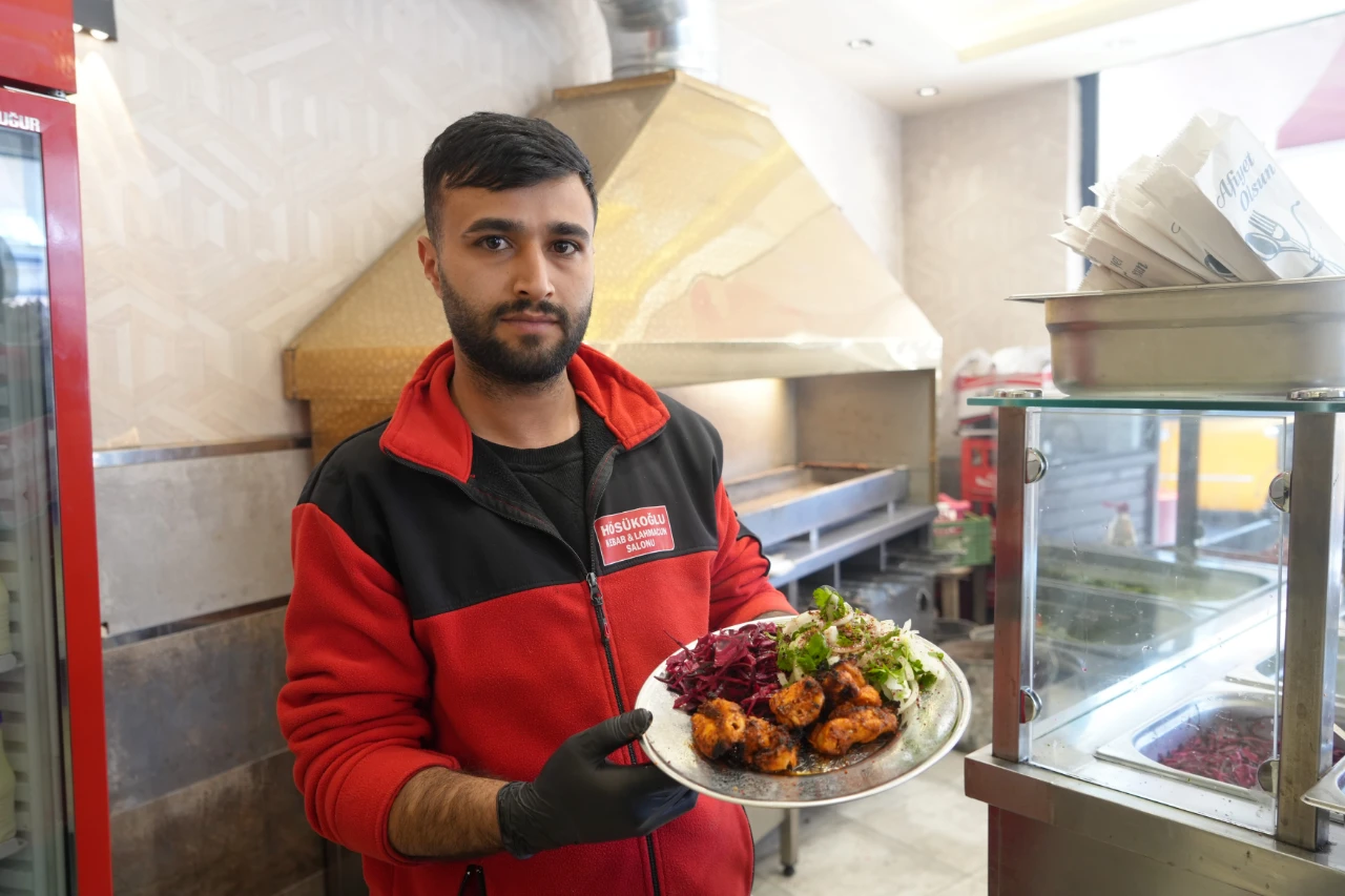 Lgs Fenomeni Yunus Emre Orhan Kebap Ustası Oldu (2)