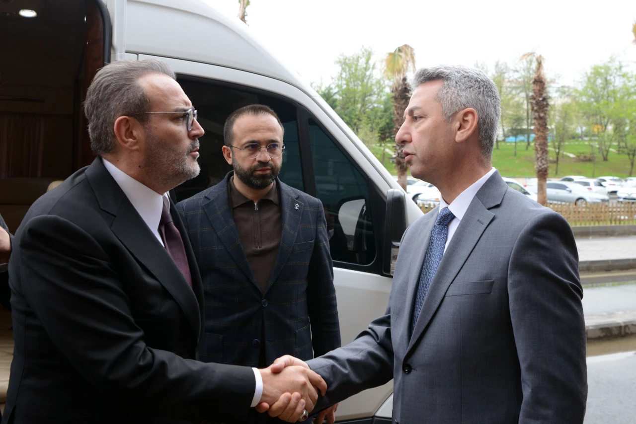 Mahir Ünal'dan Yaralı Öğrencilere Ksü'de Ziyaret! (1)