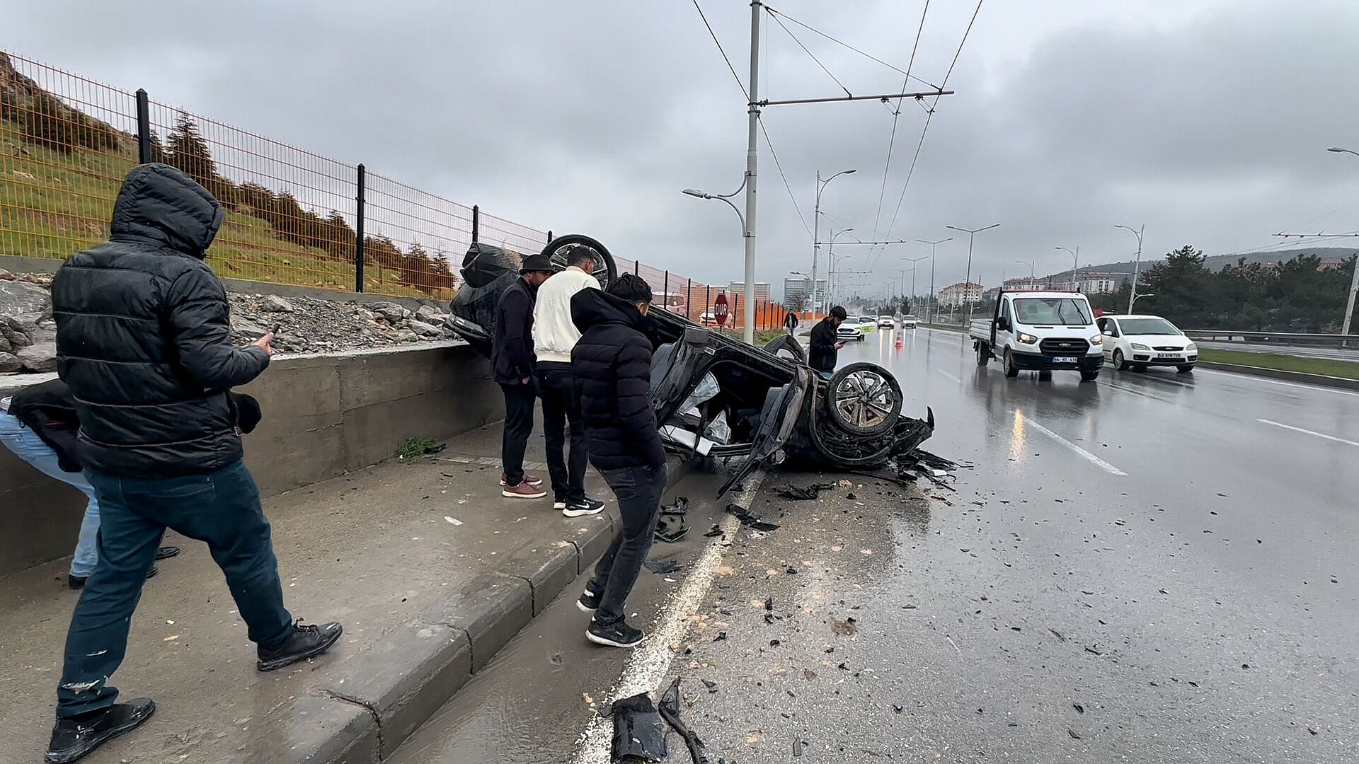 Malatya’da Otomobil Takla Attı 5 Kişi Kazayı Yara Almadan Atlattı (2)