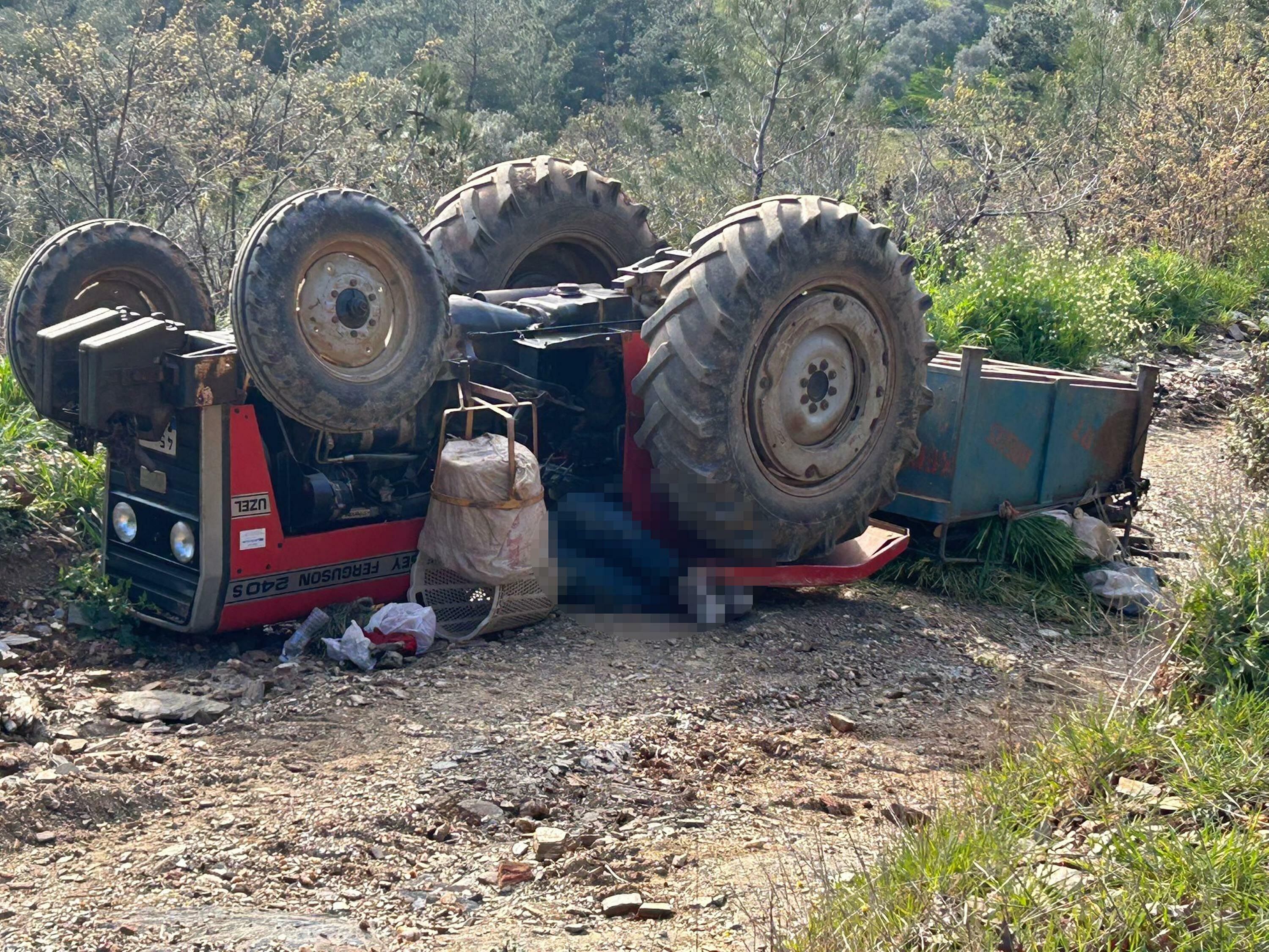 Manisa’da Traktör Kazası Aynı Aileden 3 Kişi Hayatını Kaybetti (1)