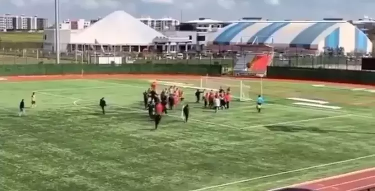 Mardin’de Amatör Maçta Kavga Futbolcunun Elmacık Kemiği Kırıldı (2)