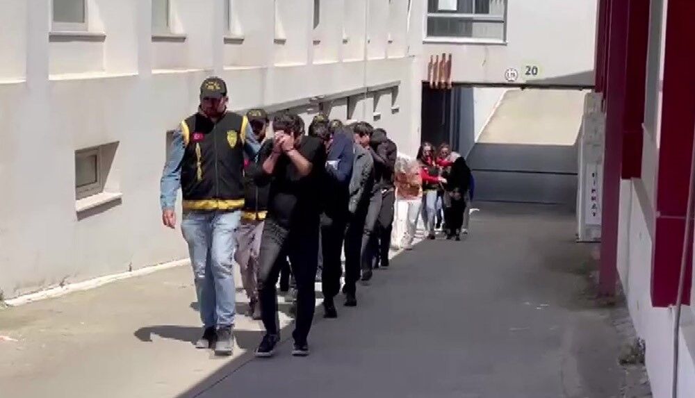 Masaj Salonlarına Fuhuş Operasyonu 9 Kadın Kurtarıldı, 12 Gözaltı