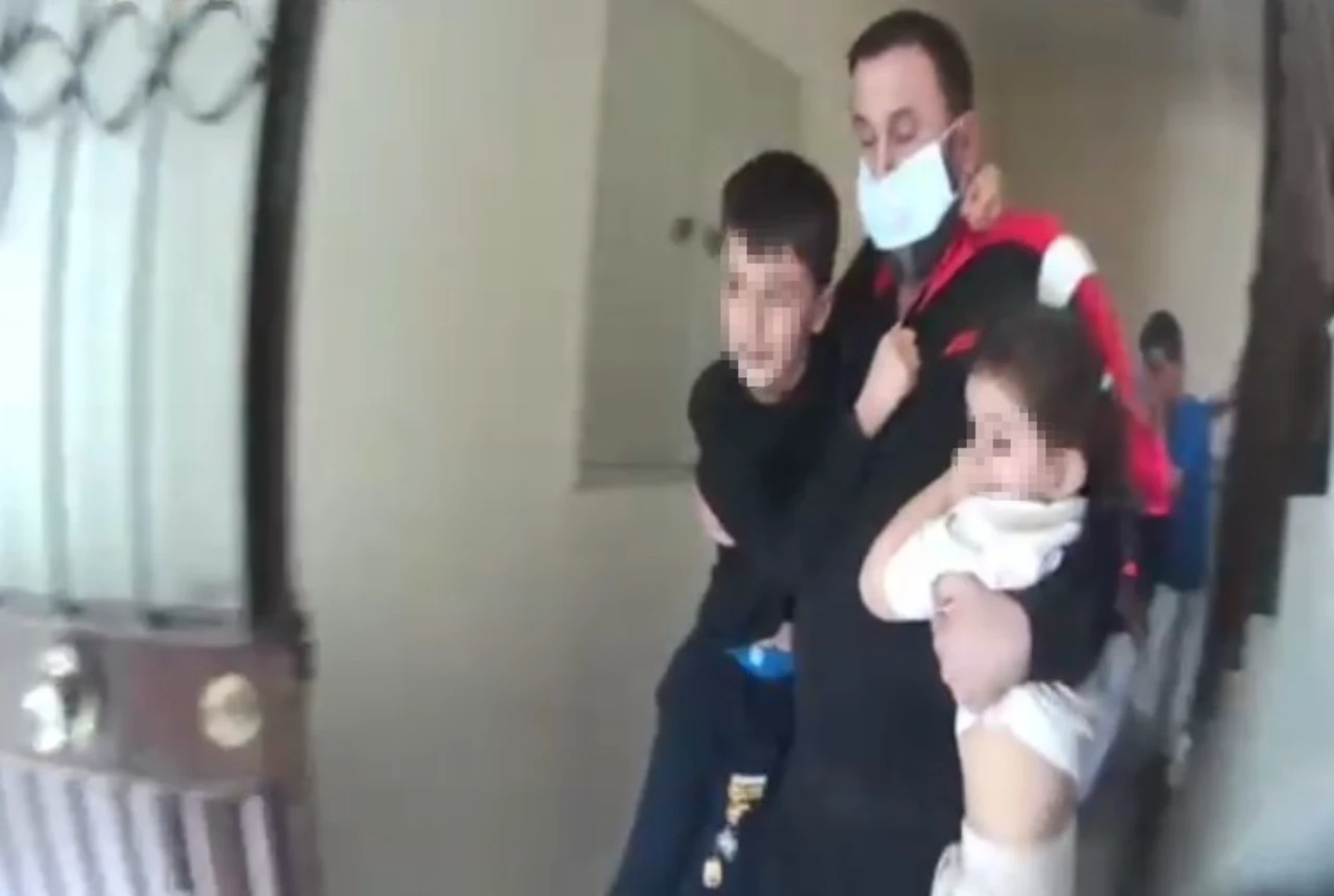 Mersin'de Apartman Yangını! 9 Kişi Kurtarıldı1