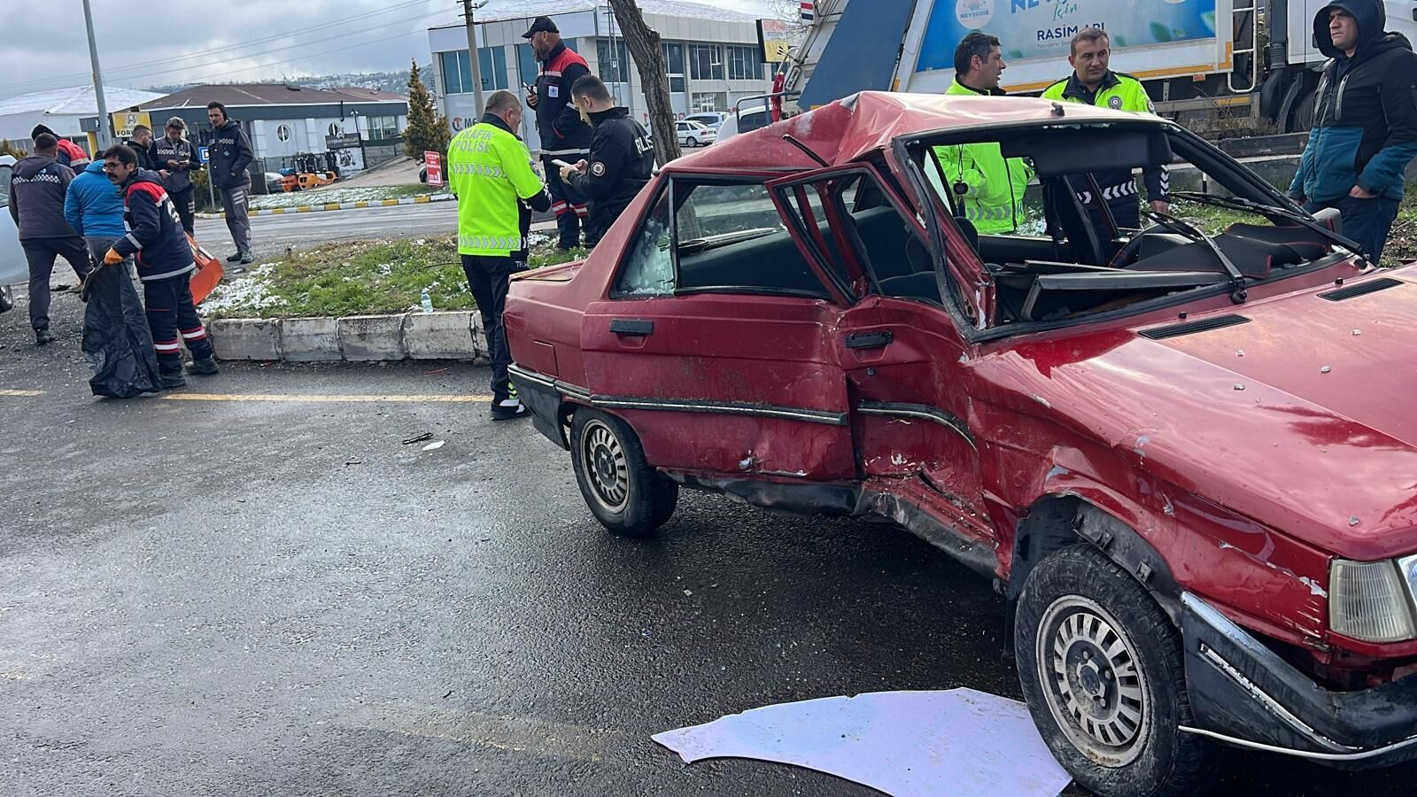 Nevşehir’de İki Otomobil Çarpıştı 6 Kişi Yaralandı (2)