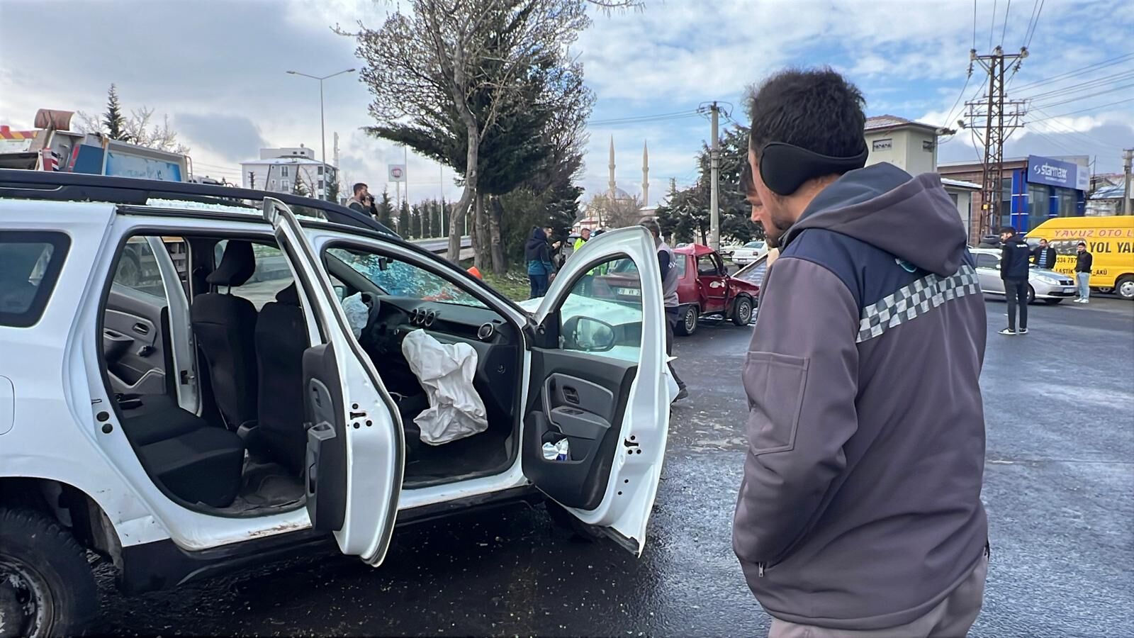 Nevşehir’de İki Otomobil Çarpıştı 6 Kişi Yaralandı (3)