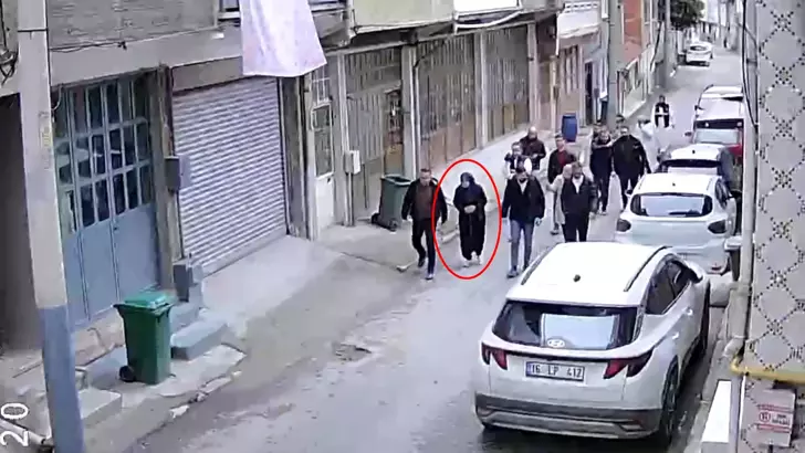 Öldürdğü Eşinin Cest Parçalarını Attığı Çöp Kutularını Gösterdi; Keşif Görüntüleri Kamerada (2)